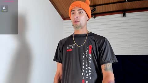 Snapshot of drakeneumann chatting on October 4, 3:59 am Drake Neuman online show from October 4, 3:59 am