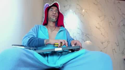 Snapshot of drakeneumann chatting on October 8, 4:10 am Drake Neuman online show from October 8, 4:10 am