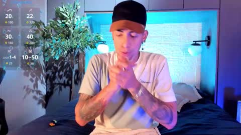 Snapshot of drakeneumann chatting on October 20, 3:29 am Drake Neuman online show from October 20, 3:29 am