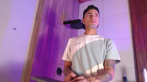 Snapshot of drakeneumann chatting on November 11, 4:12 am Drake Neuman online show from November 11, 4:12 am