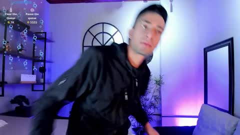 Snapshot of drakeneumann chatting on November 18, 4:06 am Drake Neuman online show from November 18, 4:06 am