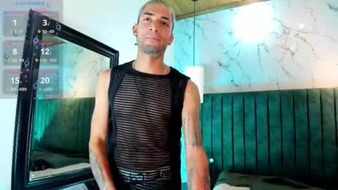 Snapshot of drakeneumann chatting on November 24, 3:39 am Drake Neuman online show from November 24, 3:39 am