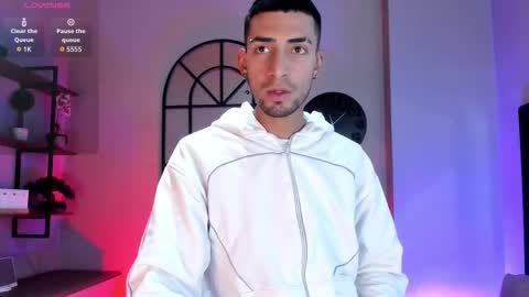 Snapshot of drakeneumann chatting on December 4, 4:00 am Drake Neuman online show from December 4, 4:00 am