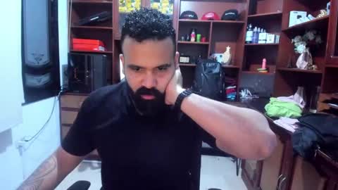 Snapshot of drako_argenti_ chatting on December 13, 4:11 am Drako online show from December 13, 4:11 am