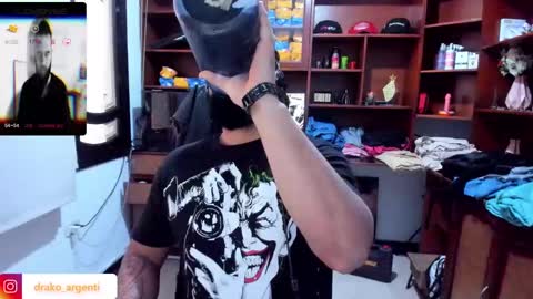 Snapshot of drako_argenti_ chatting on January 7, 3:33 pm Drako online show from January 7, 3:33 pm