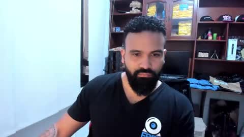 Snapshot of drako_argenti_ chatting on February 15, 8:11 pm Drako online show from February 15, 8:11 pm