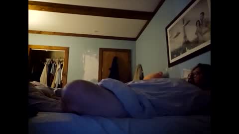 Snapshot of draven11728 chatting on October 31, 1:28 am draven11728 online show from October 31, 1:28 am