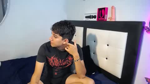 -- nicolle and jhon -- online show from October 3, 1:02 am