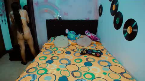 Snapshot of dream__girls69944 chatting on November 10, 8:13 am sharon online show from November 10, 8:13 am