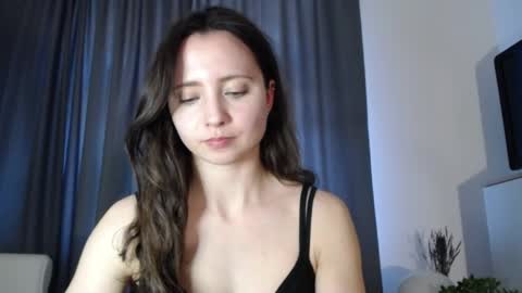 Snapshot of dream_nicole02 chatting on April 2, 1:42 pm Nicole online show from April 2, 1:42 pm