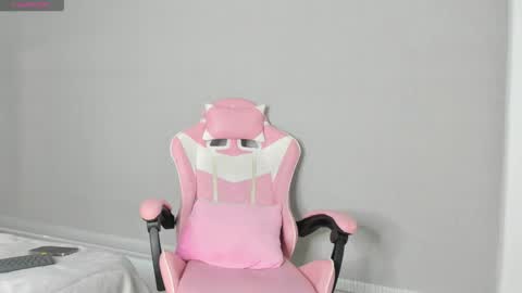 Snapshot of dream_team4 chatting on November 24, 6:40 pm dream team online show from November 24, 6:40 pm