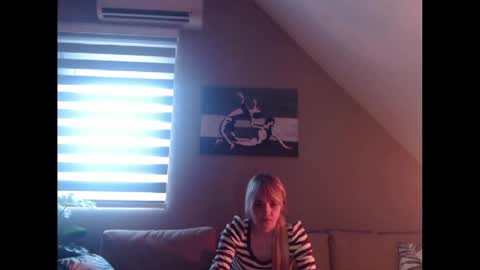 A girl online show from December 11, 7:53 am
