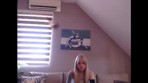 A girl online show from March 10, 7:53 am