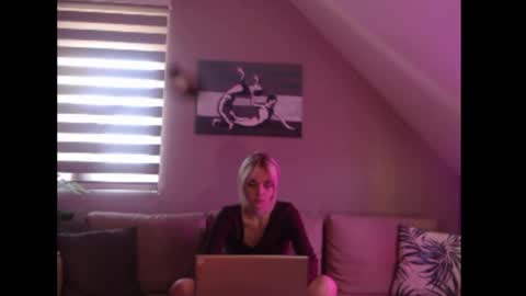 A girl online show from September 15, 7:30 am