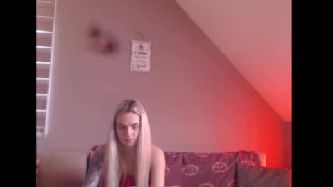 Snapshot of dreamcatcherfantasy chatting on February 14, 8:22 am A girl online show from February 14, 8:22 am