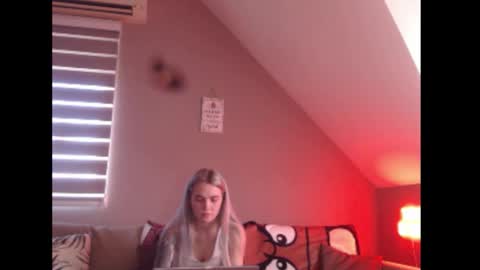 Snapshot of dreamcatcherfantasy chatting on February 18, 8:21 am A girl online show from February 18, 8:21 am