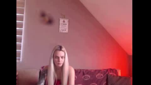 Snapshot of dreamcatcherfantasy chatting on February 19, 9:05 am A girl online show from February 19, 9:05 am