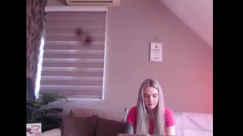 Snapshot of dreamcatcherfantasy chatting on February 27, 8:14 am A girl online show from February 27, 8:14 am