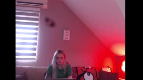 Snapshot of dreamcatcherfantasy chatting on March 2, 8:21 am A girl online show from March 2, 8:21 am