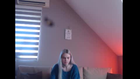 Snapshot of dreamcatcherfantasy chatting on March 6, 8:22 am A girl online show from March 6, 8:22 am