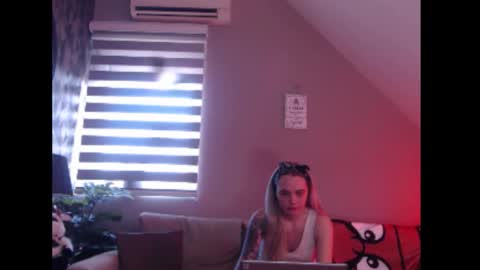 Snapshot of dreamcatcherfantasy chatting on March 13, 8:21 am A girl online show from March 13, 8:21 am