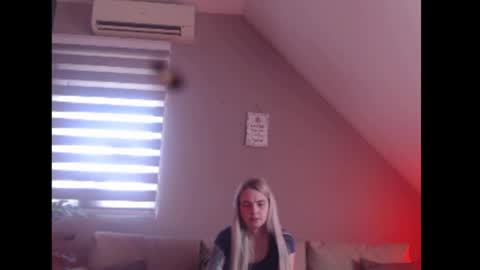 Snapshot of dreamcatcherfantasy chatting on March 18, 8:28 am A girl online show from March 18, 8:28 am