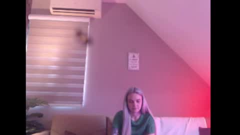 Snapshot of dreamcatcherfantasy chatting on March 24, 8:30 am A girl online show from March 24, 8:30 am