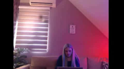 Snapshot of dreamcatcherfantasy chatting on March 27, 8:26 am A girl online show from March 27, 8:26 am