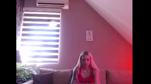 A girl online show from June 26, 7:24 am