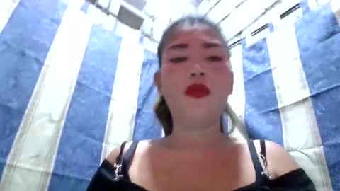 Snapshot of dreamer_17 chatting on October 4, 1:42 pm Maui online show from October 4, 1:42 pm