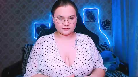 dreamforyoue2 online show from November 5, 8:20 pm