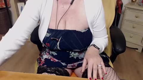Snapshot of dreammilfi chatting on February 4, 8:24 am dreammilfi online show from February 4, 8:24 am