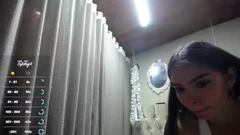 Snapshot of dreams_sophi chatting on June 29, 12:39 am Sophia online show from June 29, 12:39 am
