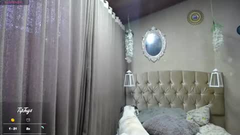 Snapshot of dreams_sophi chatting on August 3, 10:24 pm Sophia online show from August 3, 10:24 pm