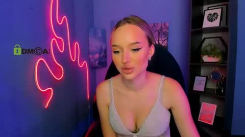 Snapshot of dreamyivyy chatting on July 2, 1:28 pm Ivy online show from July 2, 1:28 pm