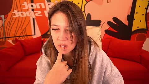 Snapshot of dreamylinaaa chatting on January 2, 7:44 am Lina online show from January 2, 7:44 am