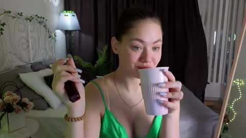 dreamymilka online show from February 3, 6:22 am