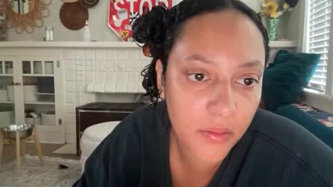 RIRI OR DREAMY online show from October 26, 4:57 pm