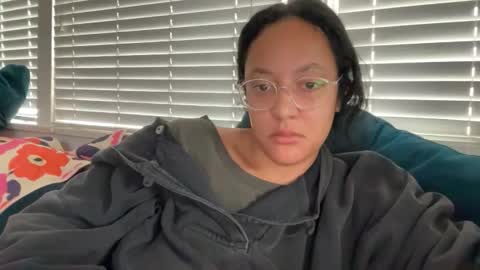 RIRI OR DREAMY online show from December 20, 4:47 pm