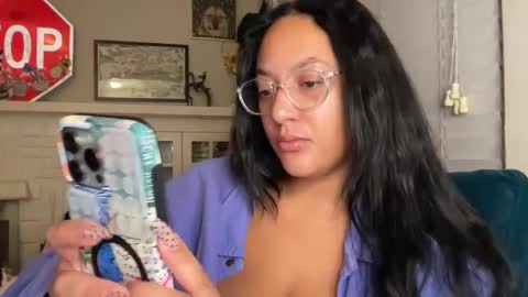 RIRI OR DREAMY online show from January 14, 1:28 pm