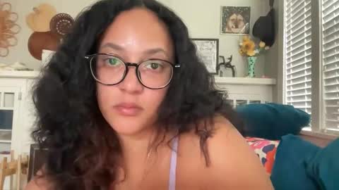 Snapshot of dreamyriri chatting on February 15, 9:44 pm RIRI OR DREAMY online show from February 15, 9:44 pm