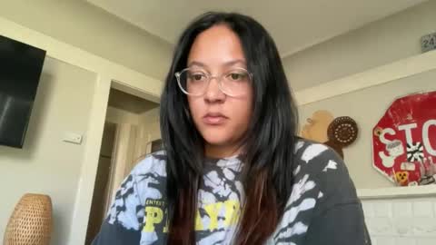 Snapshot of dreamyriri chatting on February 21, 7:04 pm RIRI OR DREAMY online show from February 21, 7:04 pm