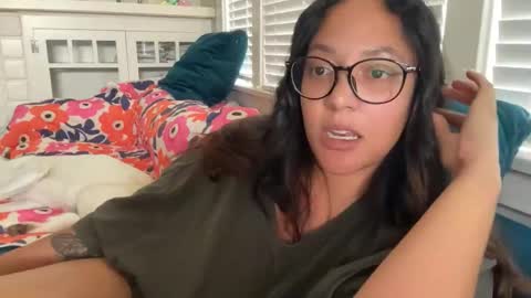 Snapshot of dreamyriri chatting on March 10, 7:08 pm RIRI OR DREAMY online show from March 10, 7:08 pm