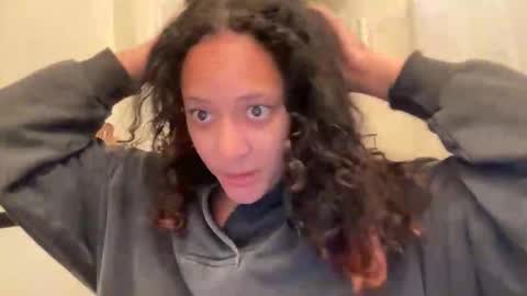 Snapshot of dreamyriri chatting on March 14, 2:55 pm RIRI OR DREAMY online show from March 14, 2:55 pm