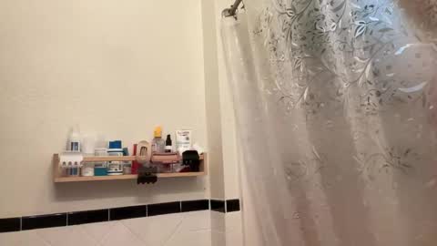 Snapshot of dreamyriri chatting on March 17, 6:22 pm RIRI OR DREAMY online show from March 17, 6:22 pm