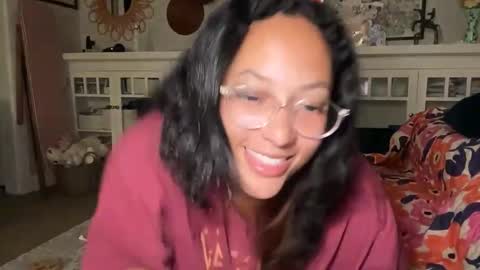 Snapshot of dreamyriri chatting on March 19, 3:32 am RIRI OR DREAMY online show from March 19, 3:32 am