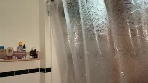 Snapshot of dreamyriri chatting on March 22, 6:33 pm RIRI OR DREAMY online show from March 22, 6:33 pm