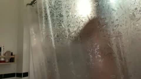 Snapshot of dreamyriri chatting on March 28, 1:05 am RIRI OR DREAMY online show from March 28, 1:05 am