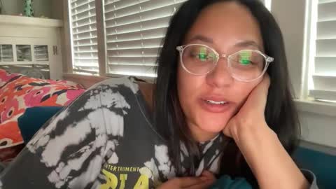 RIRI OR DREAMY online show from May 25, 1:44 am