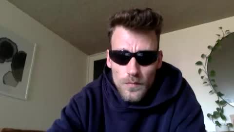 Snapshot of drejjj3000 chatting on October 29, 2:47 am drejjj3000 online show from October 29, 2:47 am